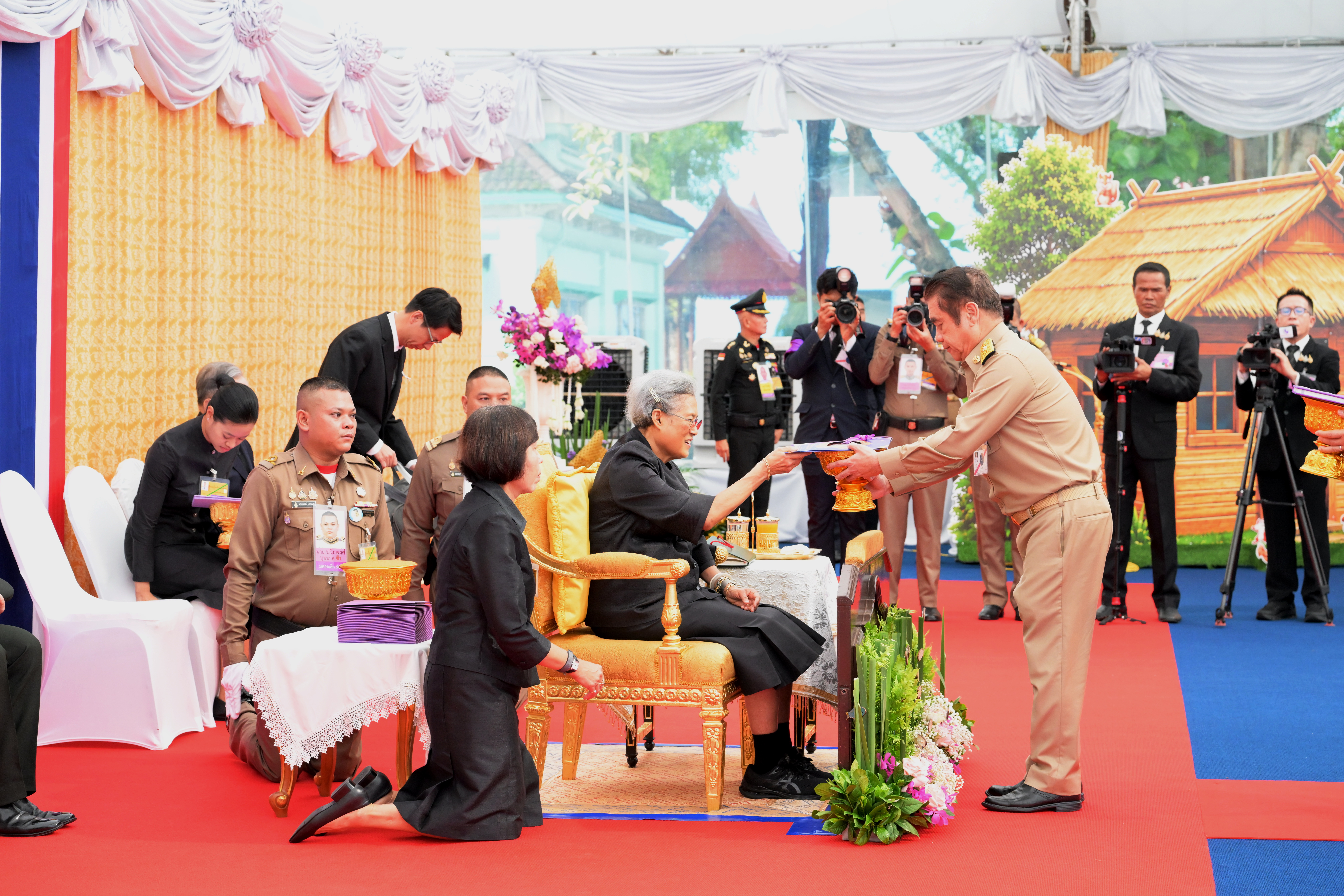 title - สำนักงานการปฏิรูปที่ดินเพื่อเกษตรกรรม ร่วมเฝ้าฯ รับเสด็จ สมเด็จพระกนิษฐาธิราชเจ้า กรมสมเด็จพระเทพรัตนราชสุดาฯ สยามบรมราชกุมารี เสด็จเป็นองค์ประธานเปิดงาน “วันสถาปนากรมประมง ครบรอบ 100 ปี”